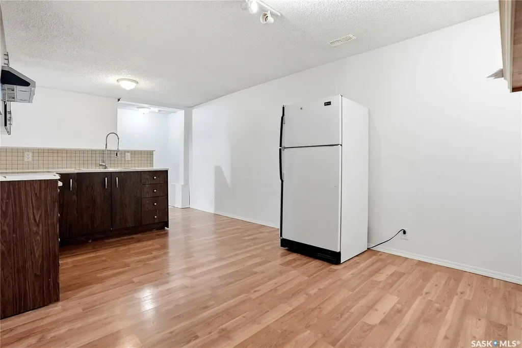 68 Carleton Drive Saskatoon SK S7H 3N6