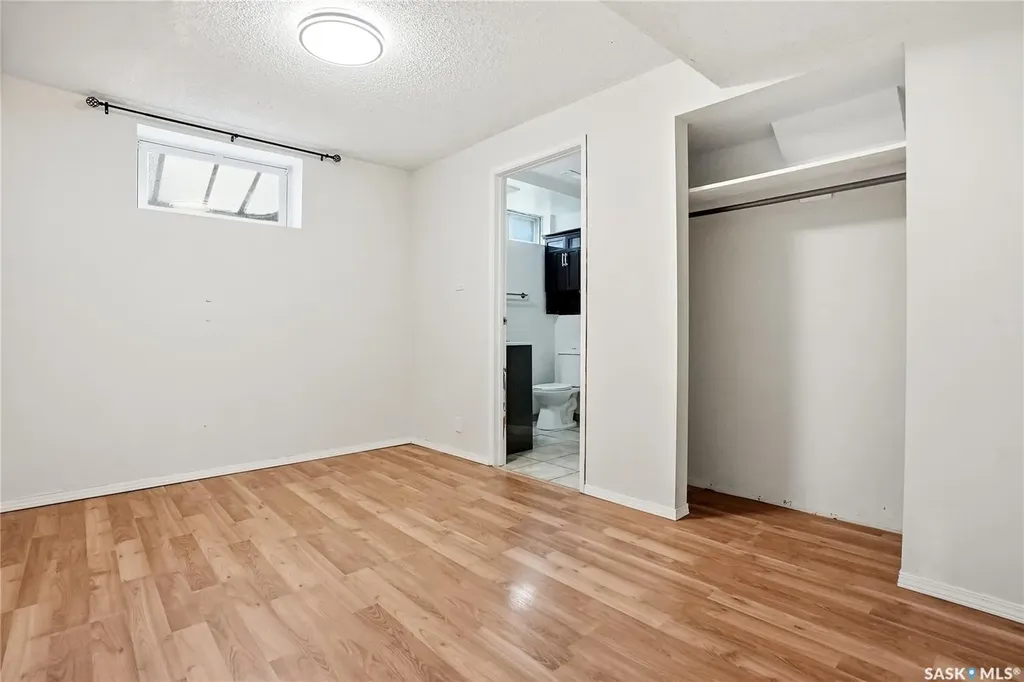 68 Carleton Drive Saskatoon SK S7H 3N6