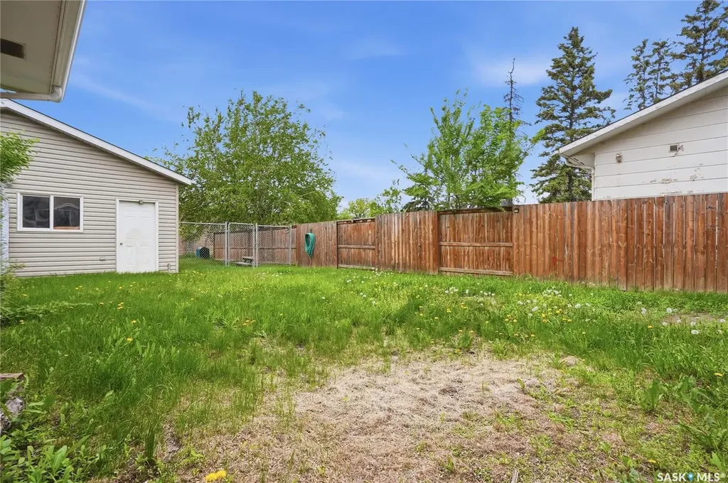 68 Carleton Drive Saskatoon SK S7H 3N6