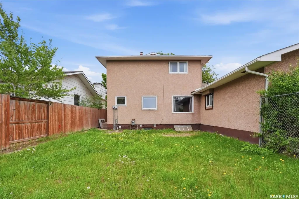 68 Carleton Drive Saskatoon SK S7H 3N6