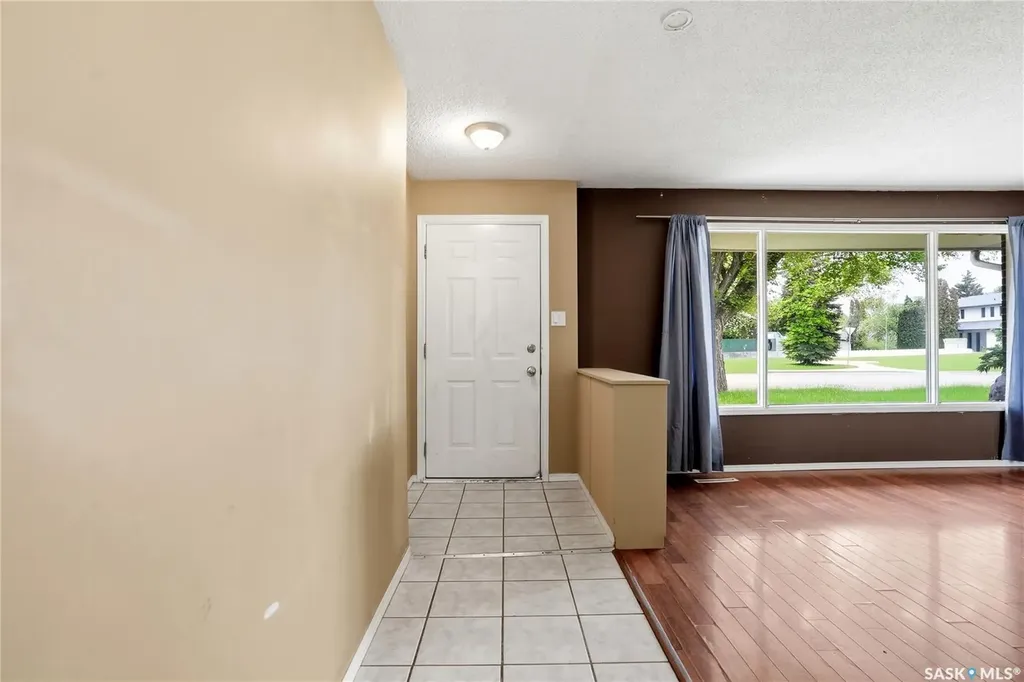 68 Carleton Drive Saskatoon SK S7H 3N6