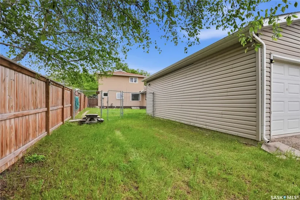 68 Carleton Drive Saskatoon SK S7H 3N6