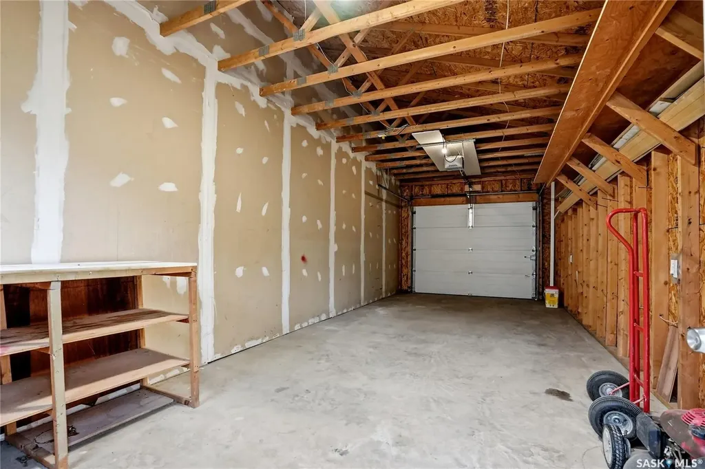 68 Carleton Drive Saskatoon SK S7H 3N6