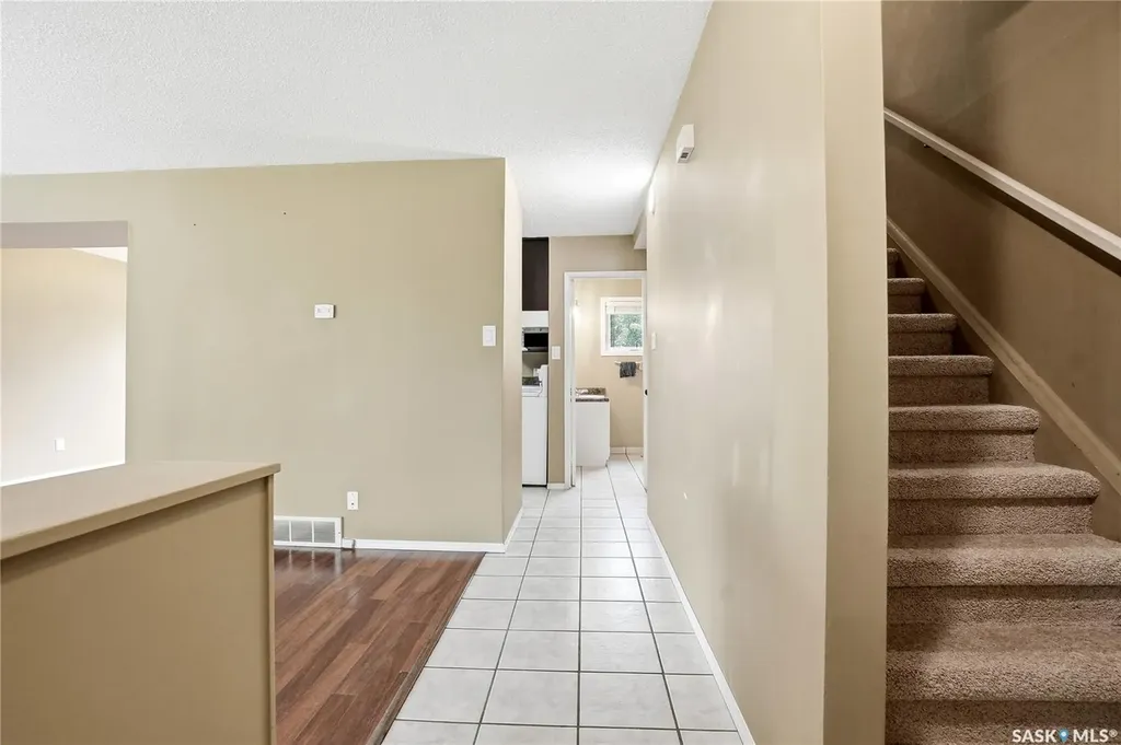 68 Carleton Drive Saskatoon SK S7H 3N6