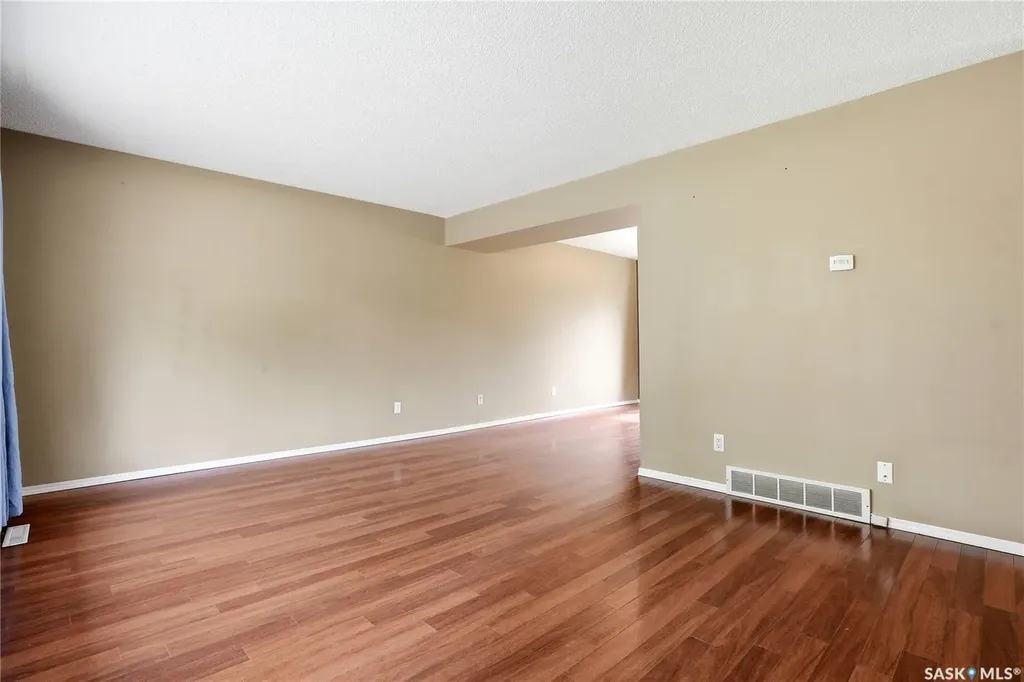 68 Carleton Drive Saskatoon SK S7H 3N6
