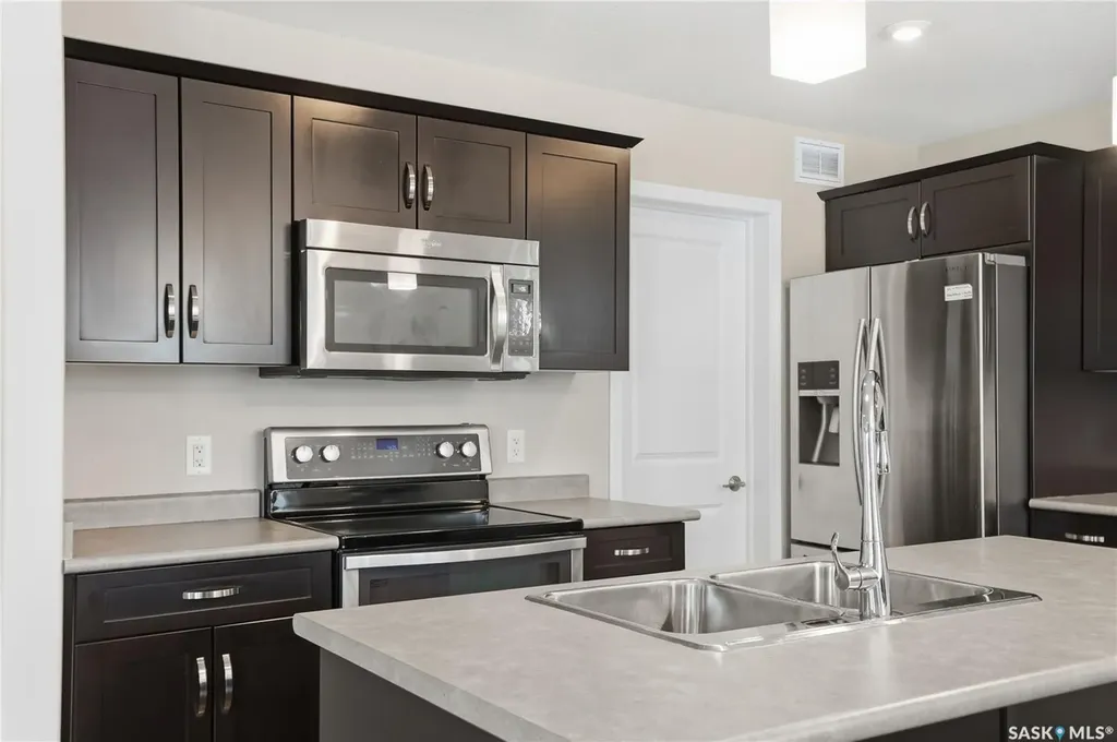 366 Kolynchuk Manor Saskatoon SK S7T 0W4