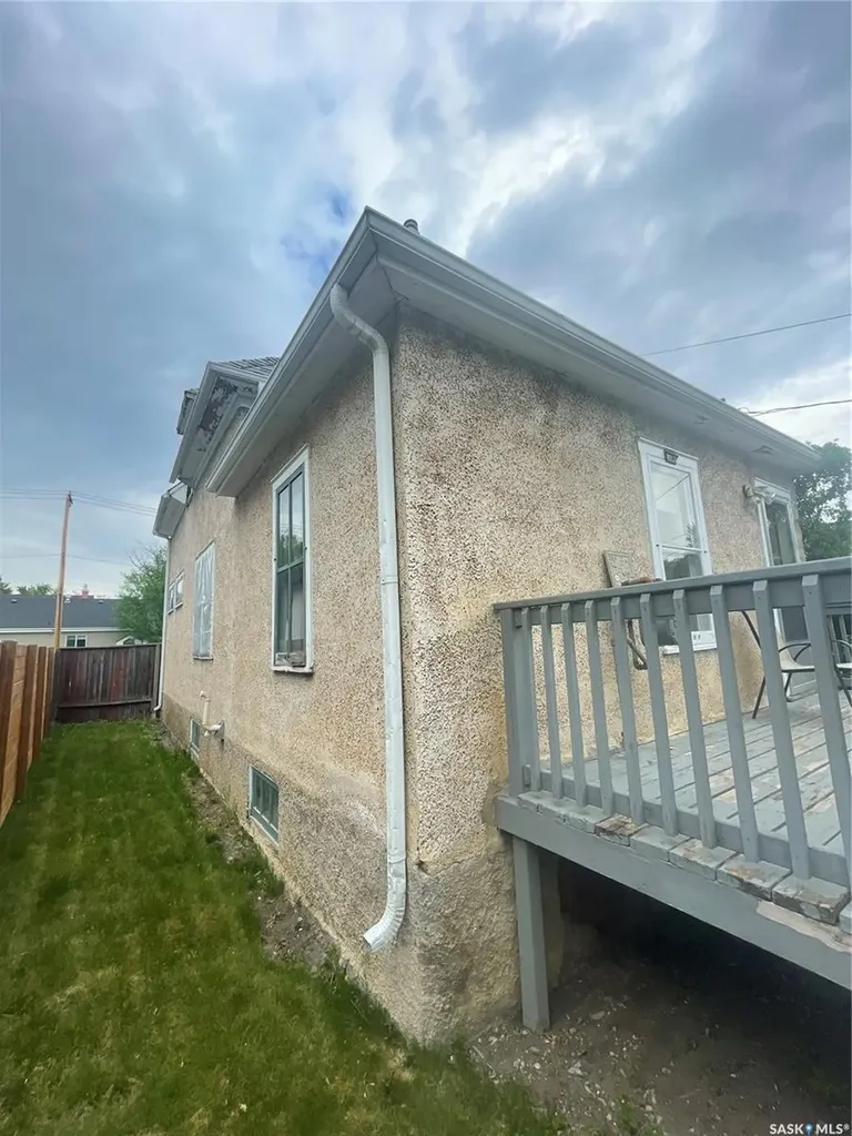 419 18th Street W Saskatoon SK S7L 1E4