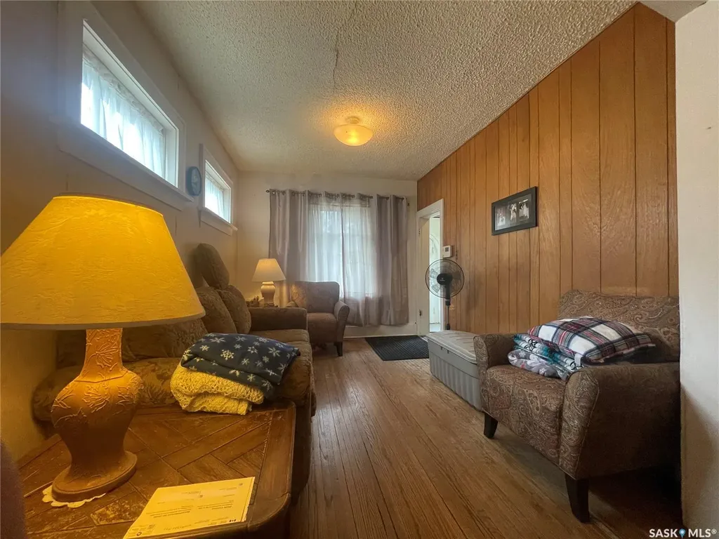 419 18th Street W Saskatoon SK S7L 1E4
