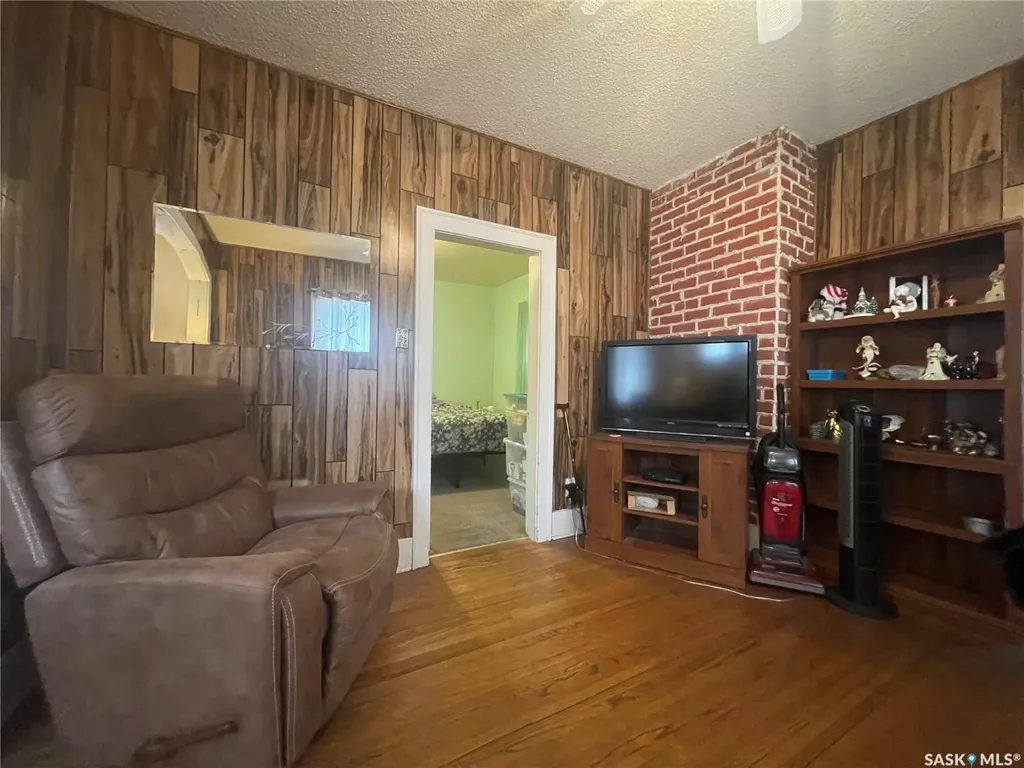 419 18th Street W Saskatoon SK S7L 1E4