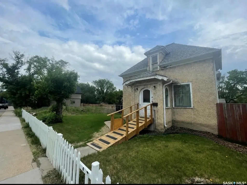 419 18th Street W Saskatoon SK S7L 1E4