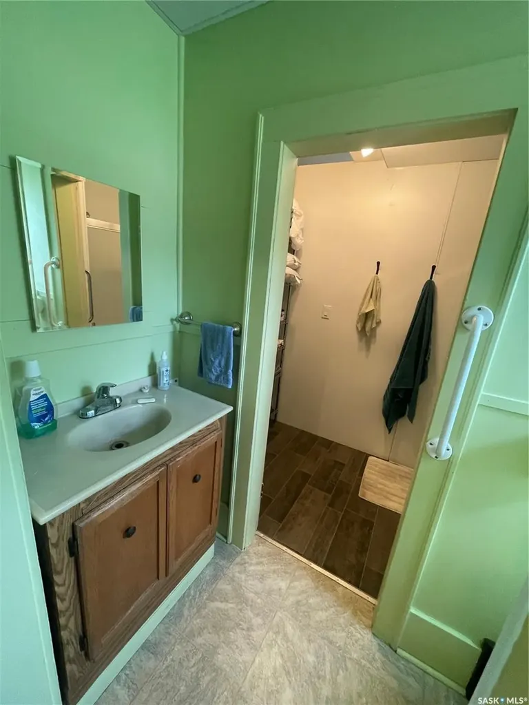 419 18th Street W Saskatoon SK S7L 1E4