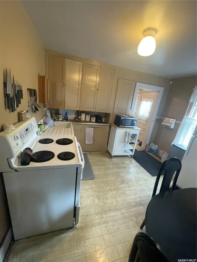 419 18th Street W Saskatoon SK S7L 1E4
