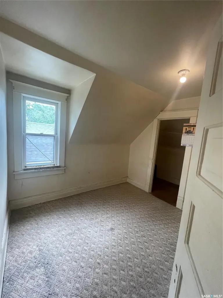 419 18th Street W Saskatoon SK S7L 1E4