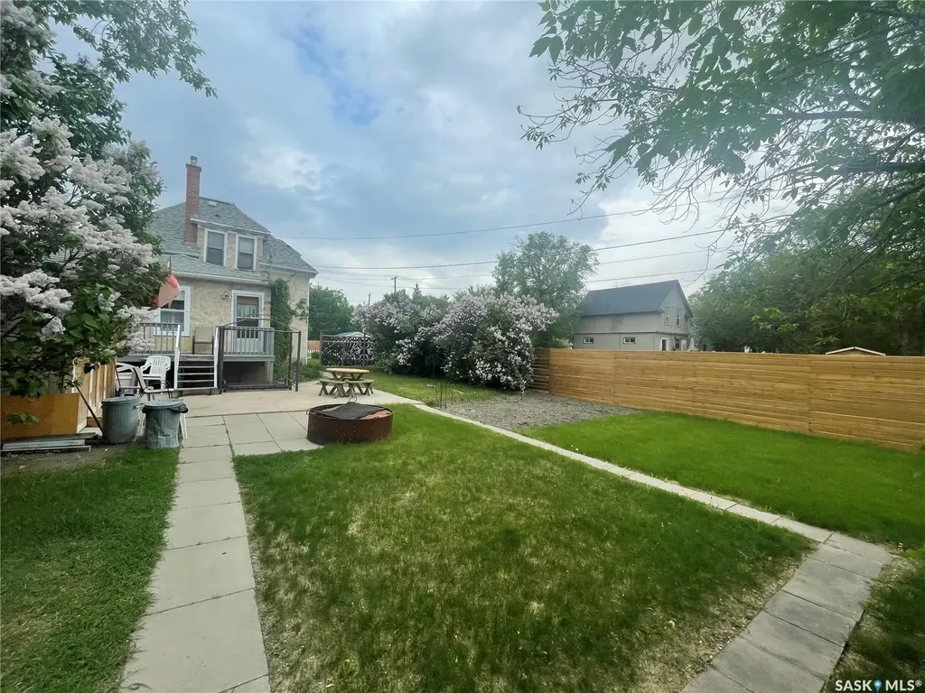 419 18th Street W Saskatoon SK S7L 1E4