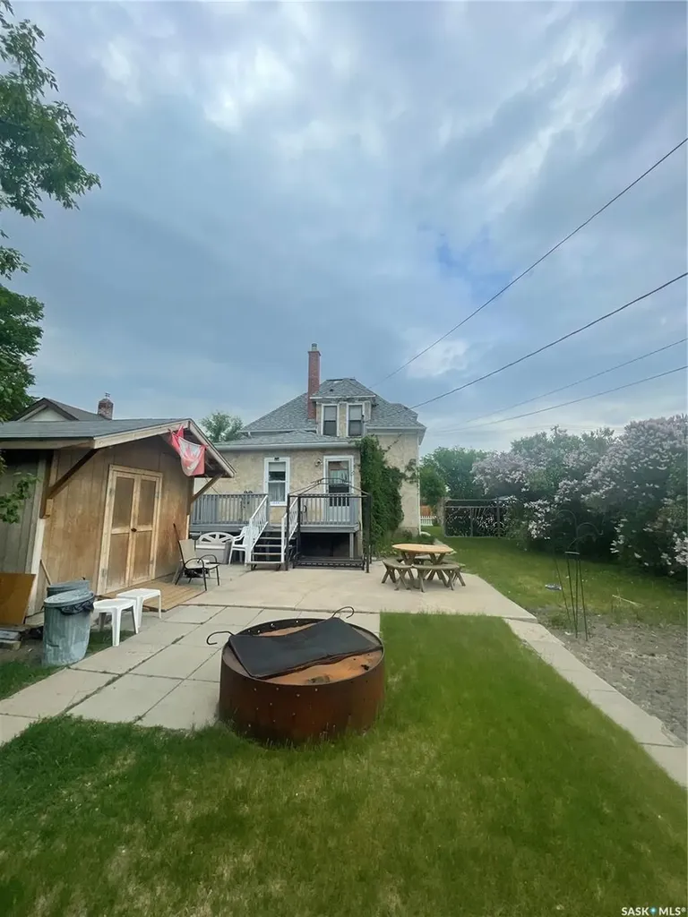 419 18th Street W Saskatoon SK S7L 1E4