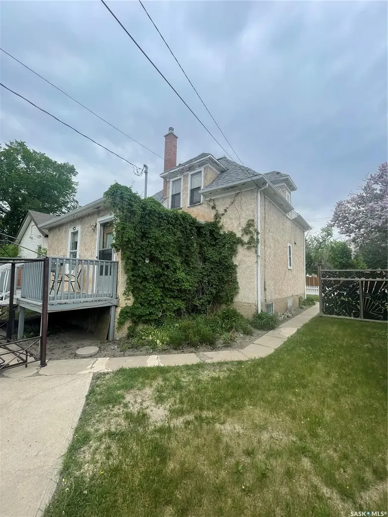 419 18th Street W Saskatoon SK S7L 1E4