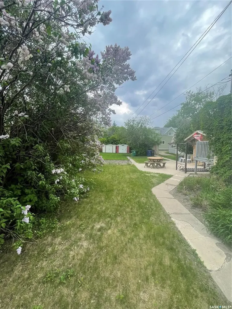 419 18th Street W Saskatoon SK S7L 1E4