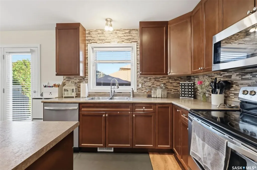 646 Hampton Circle Saskatoon SK S7R 0J5