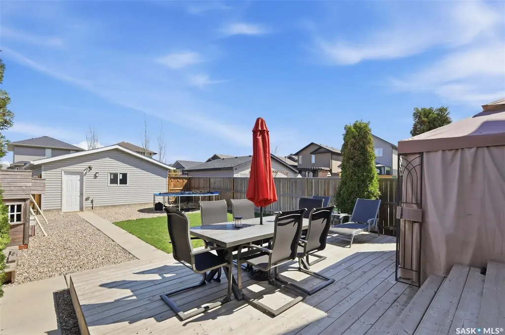 646 Hampton Circle Saskatoon SK S7R 0J5