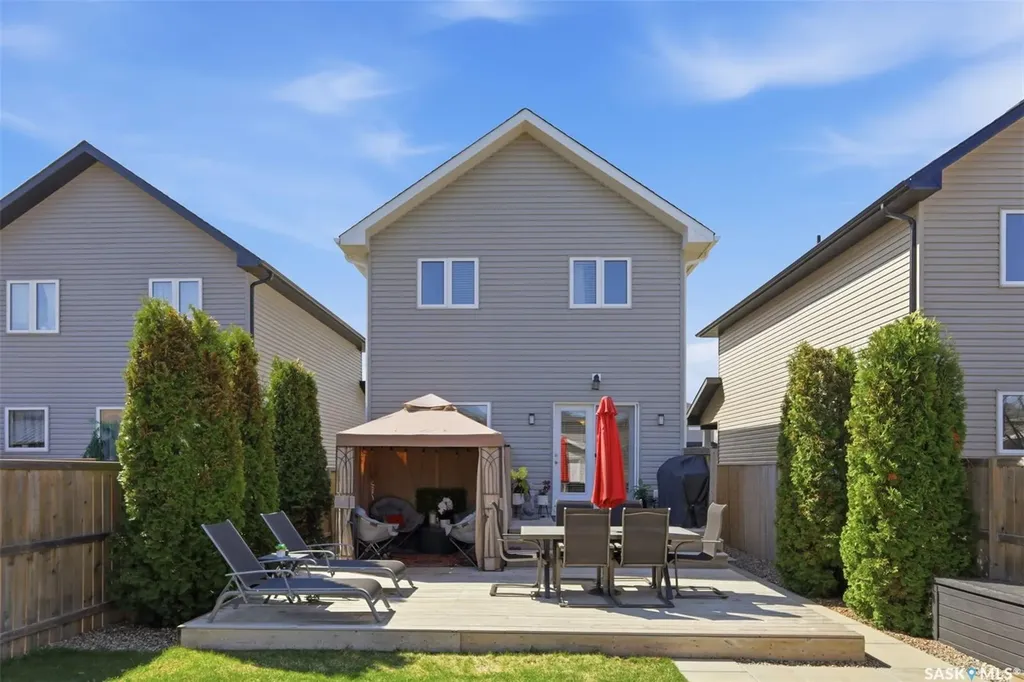 646 Hampton Circle Saskatoon SK S7R 0J5