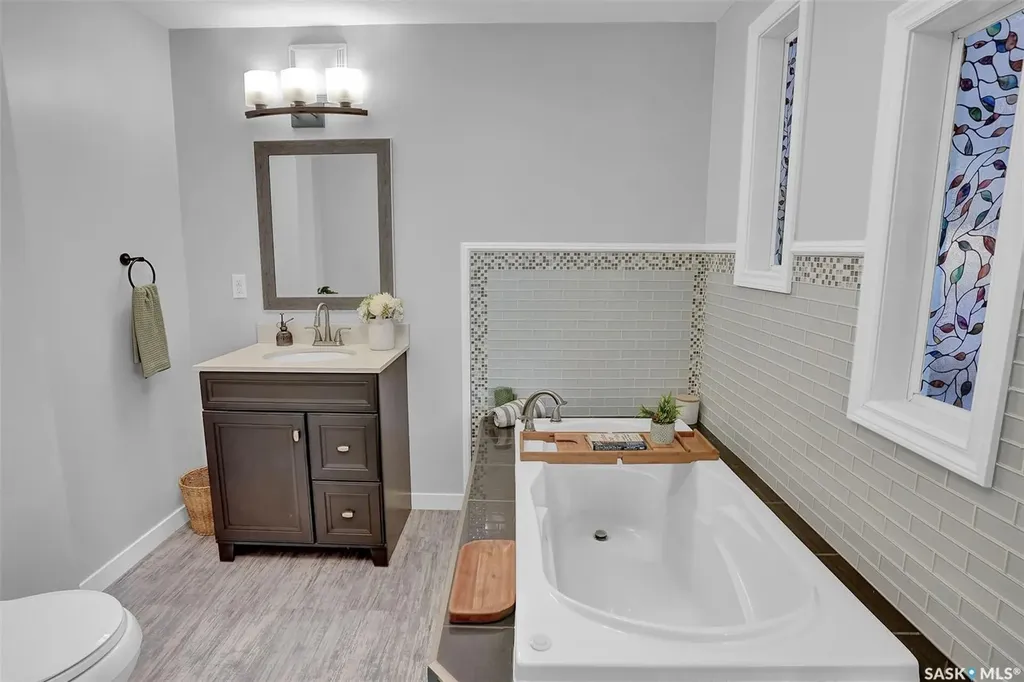 209 Douglas Avenue E Regina SK S4N 1H4