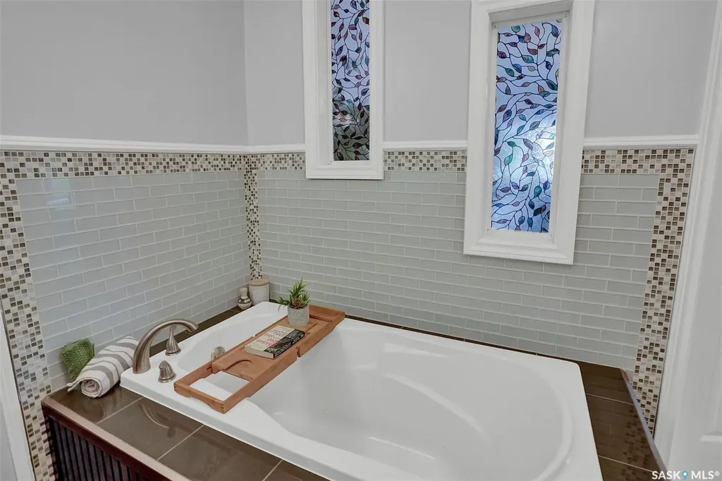 209 Douglas Avenue E Regina SK S4N 1H4