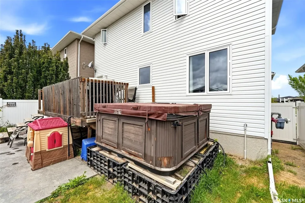 4321 Green Apple Drive E Regina SK S4V 1R3