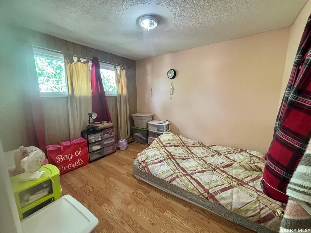 419 Mcintosh Street Regina SK S4R 4Z7