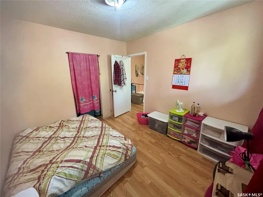 419 Mcintosh Street Regina SK S4R 4Z7