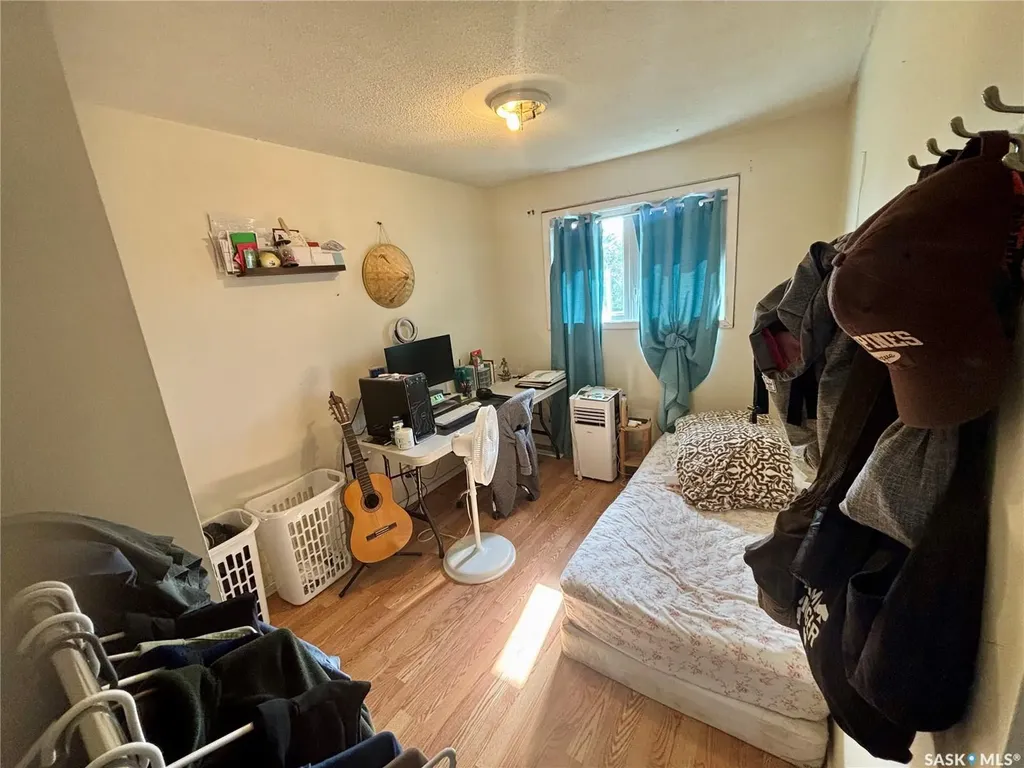 419 Mcintosh Street Regina SK S4R 4Z7