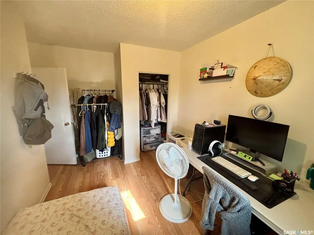 419 Mcintosh Street Regina SK S4R 4Z7
