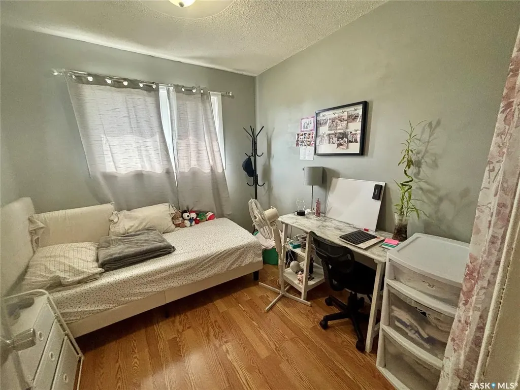419 Mcintosh Street Regina SK S4R 4Z7