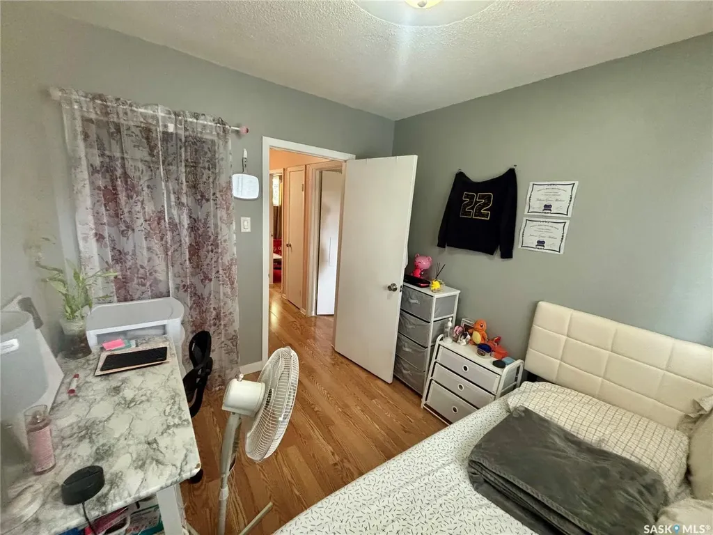 419 Mcintosh Street Regina SK S4R 4Z7