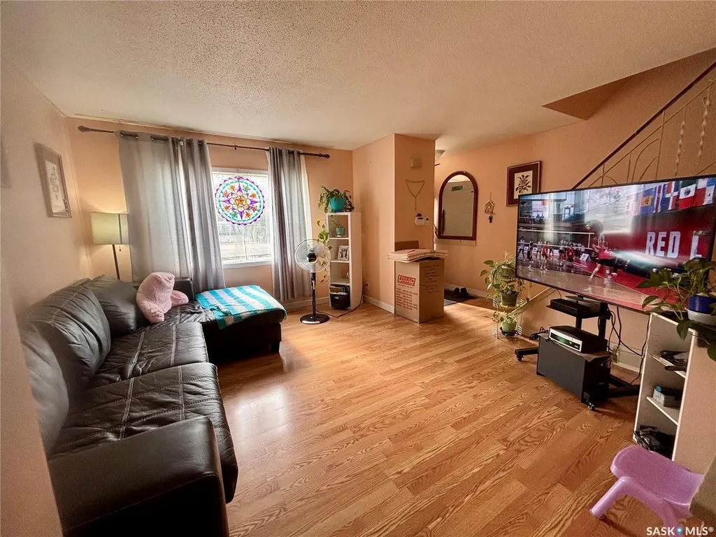 419 Mcintosh Street Regina SK S4R 4Z7