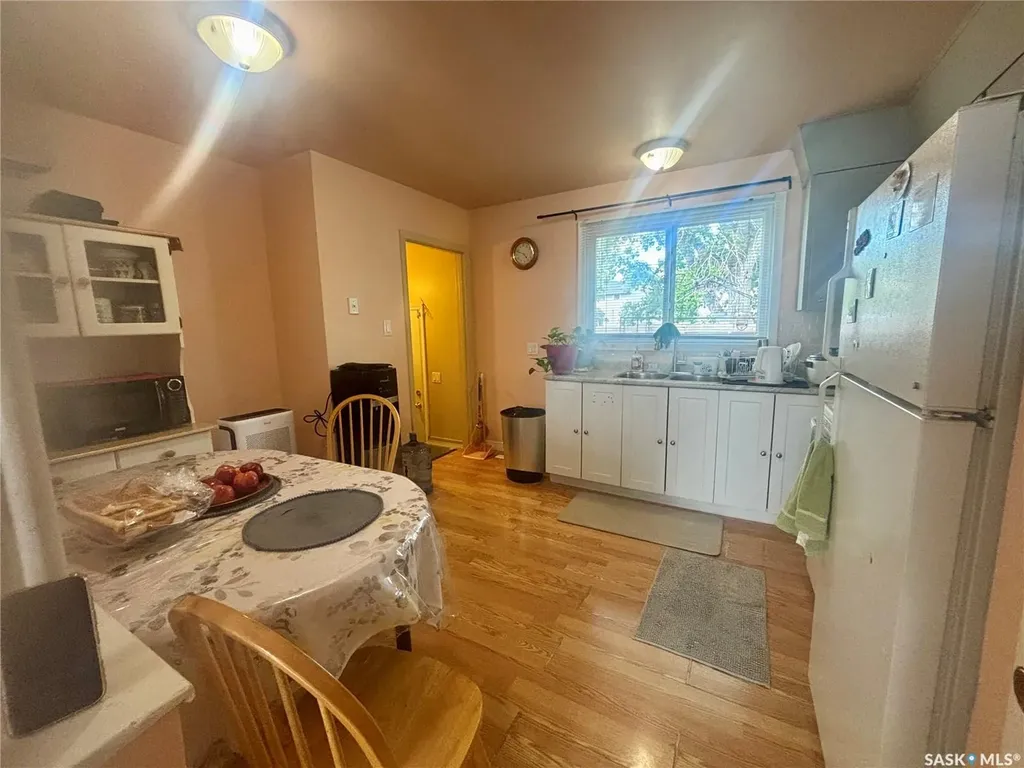 419 Mcintosh Street Regina SK S4R 4Z7