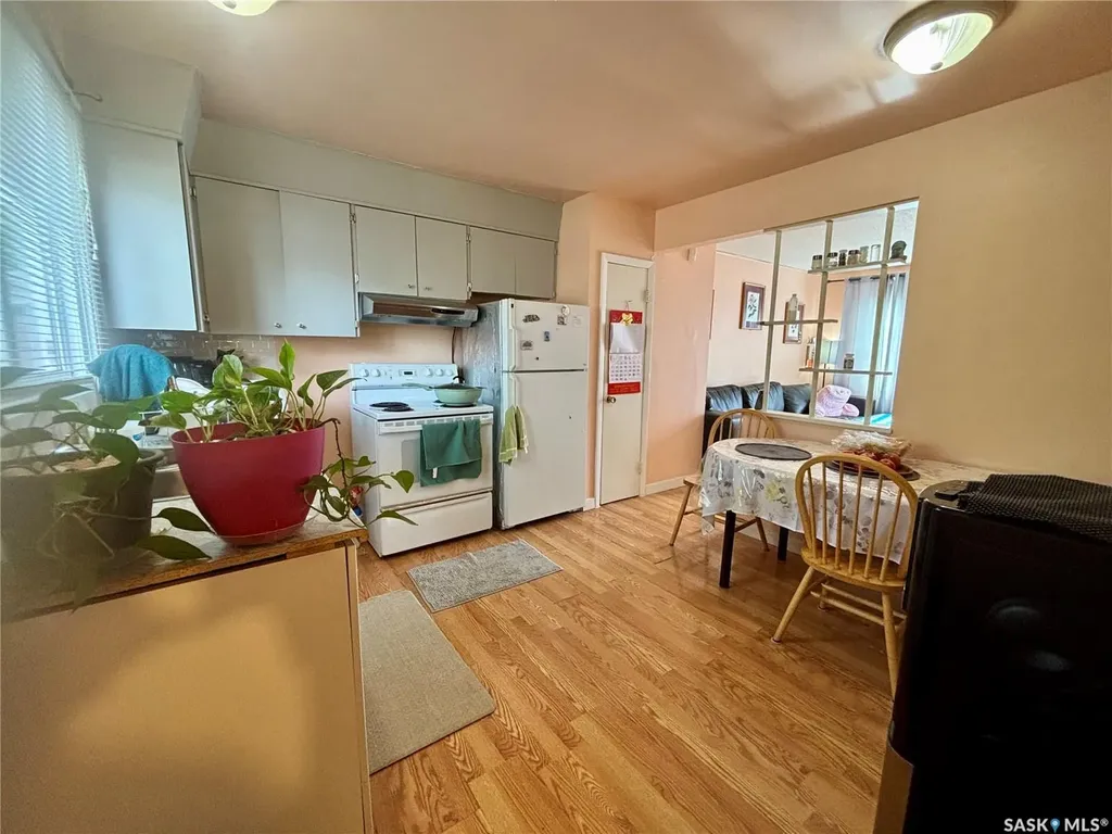 419 Mcintosh Street Regina SK S4R 4Z7