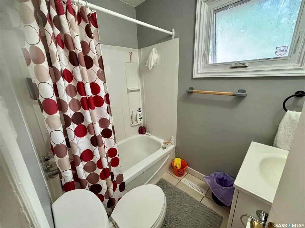 419 Mcintosh Street Regina SK S4R 4Z7