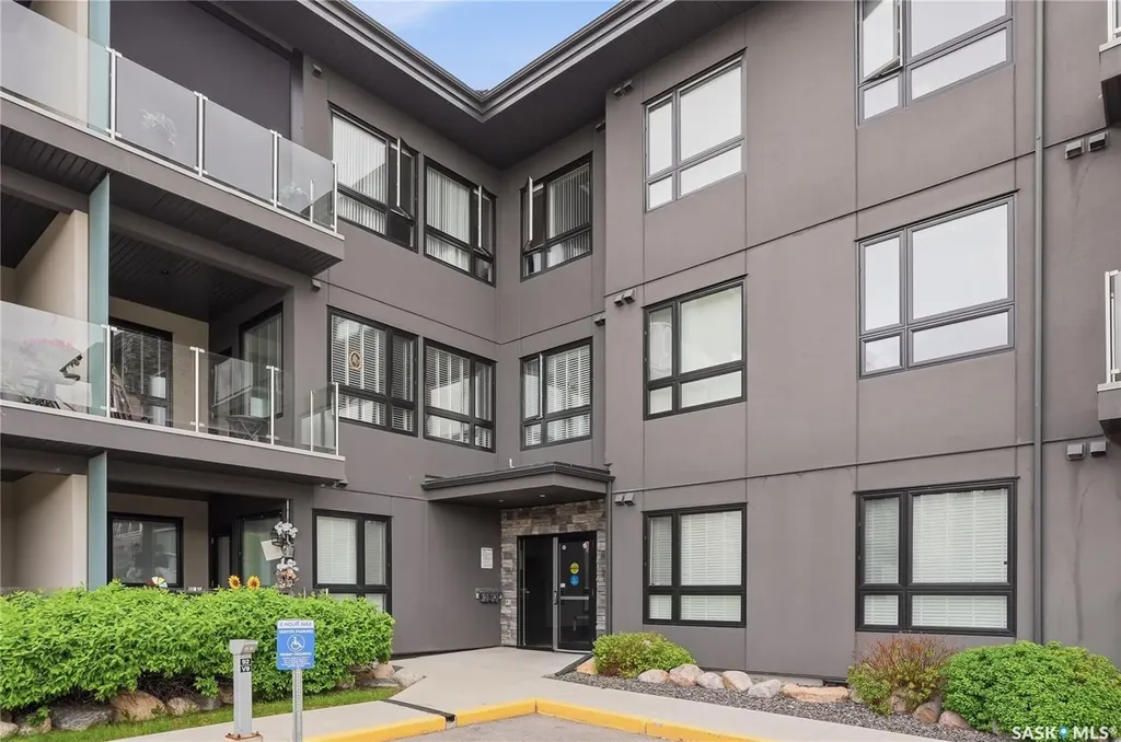 223 Evergreen Square Saskatoon SK S7S 1N1