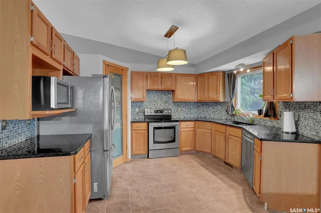 3312 Gloucester Bay Regina SK S4V 2T9