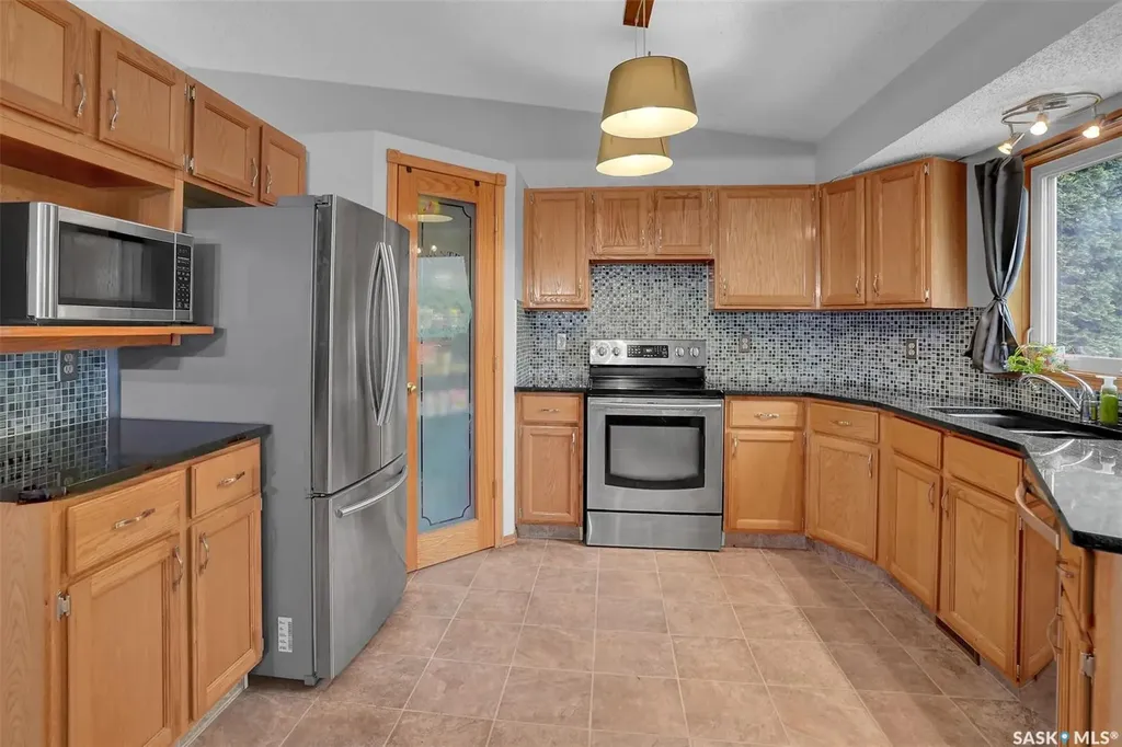 3312 Gloucester Bay Regina SK S4V 2T9