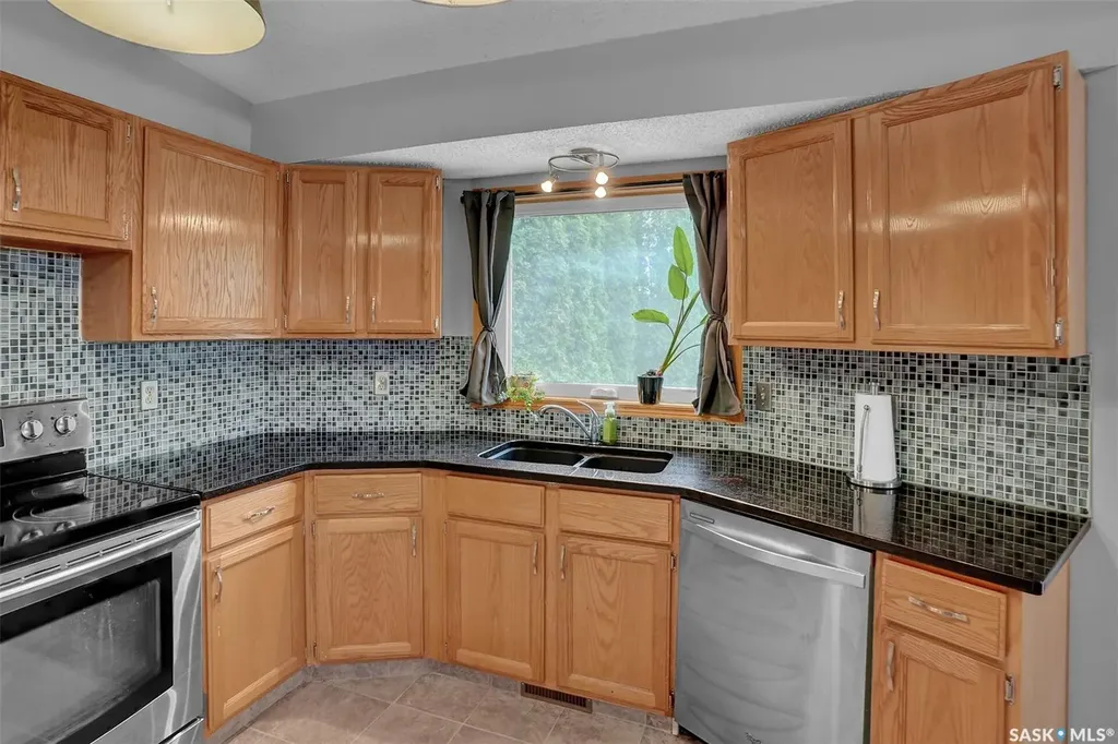 3312 Gloucester Bay Regina SK S4V 2T9