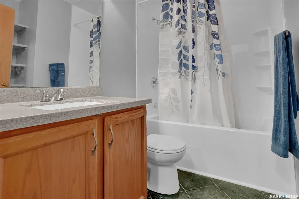 3312 Gloucester Bay Regina SK S4V 2T9
