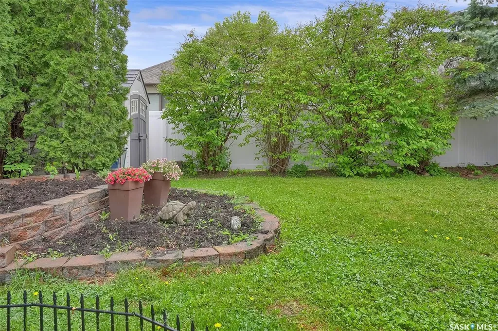 3312 Gloucester Bay Regina SK S4V 2T9