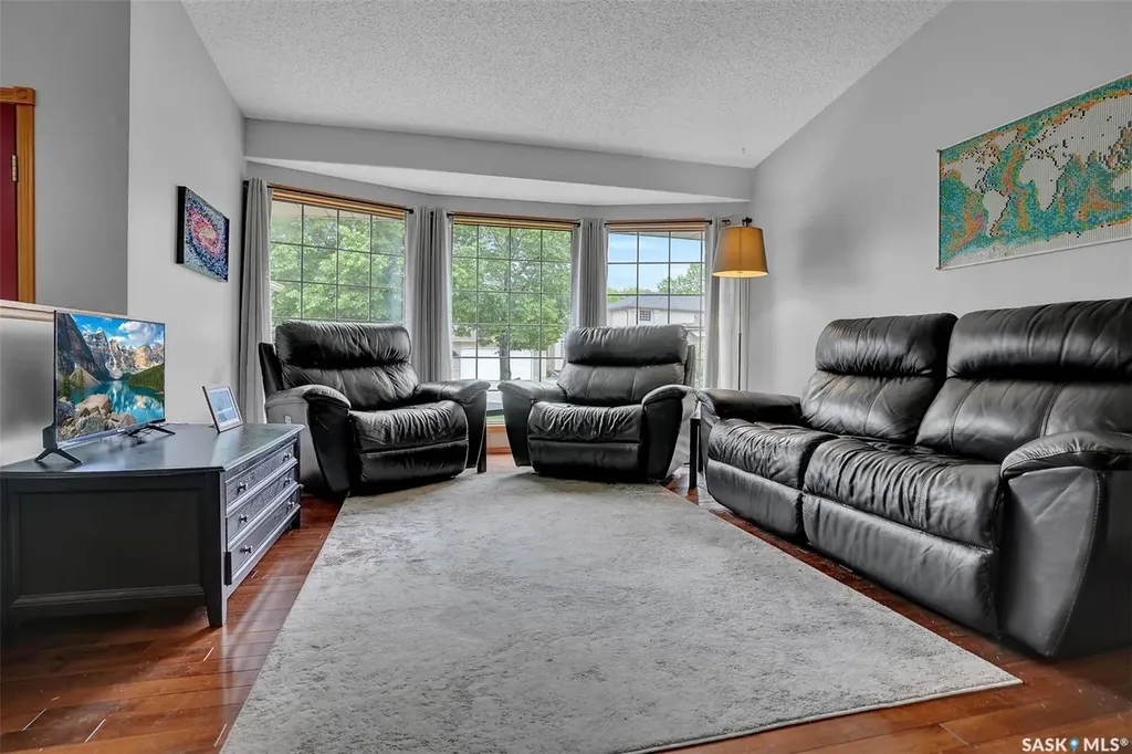 3312 Gloucester Bay Regina SK S4V 2T9