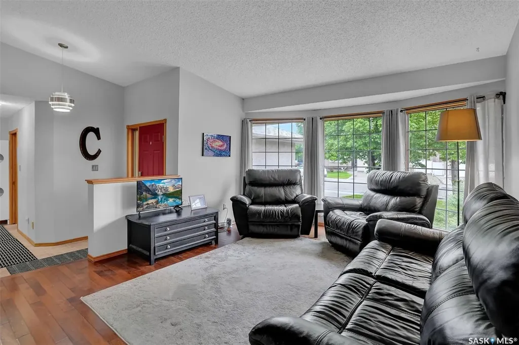 3312 Gloucester Bay Regina SK S4V 2T9