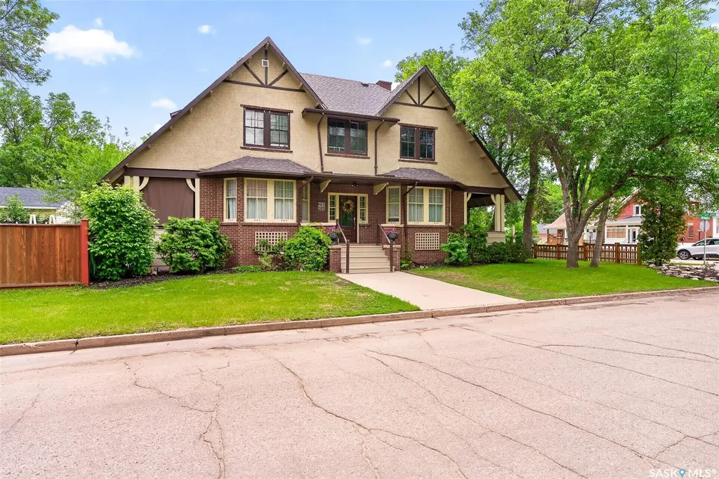 161 Marlborough Street E Moose Jaw SK S6H 0T3