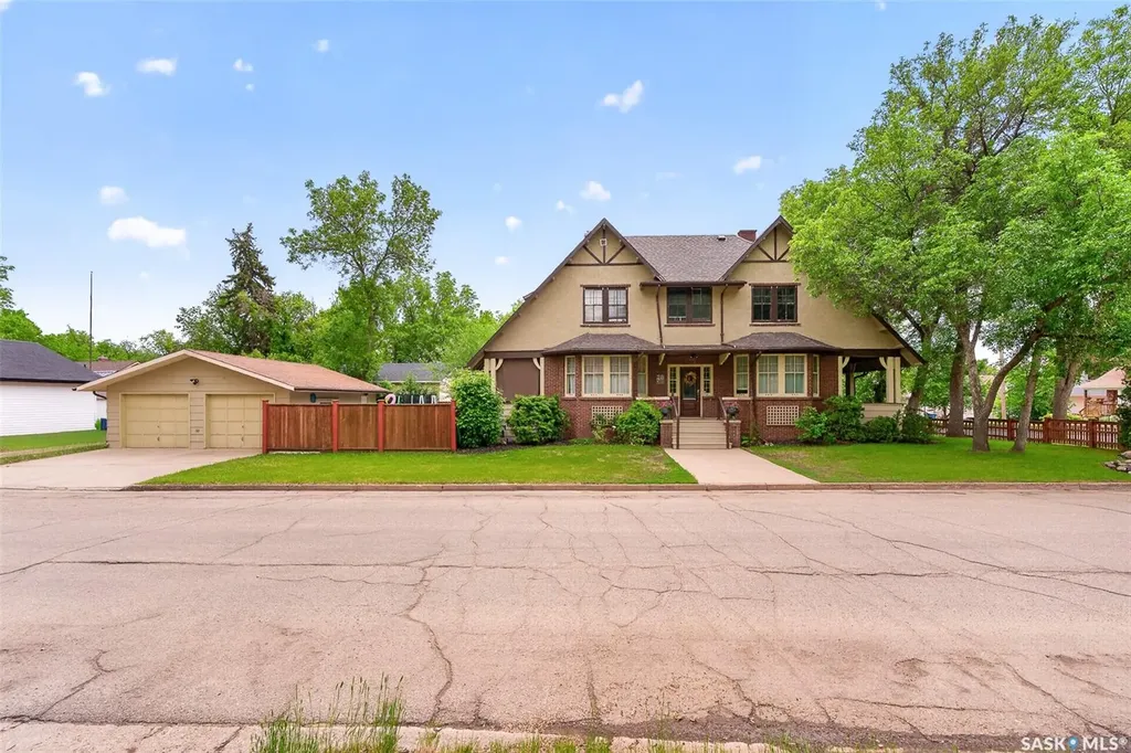 161 Marlborough Street E Moose Jaw SK S6H 0T3