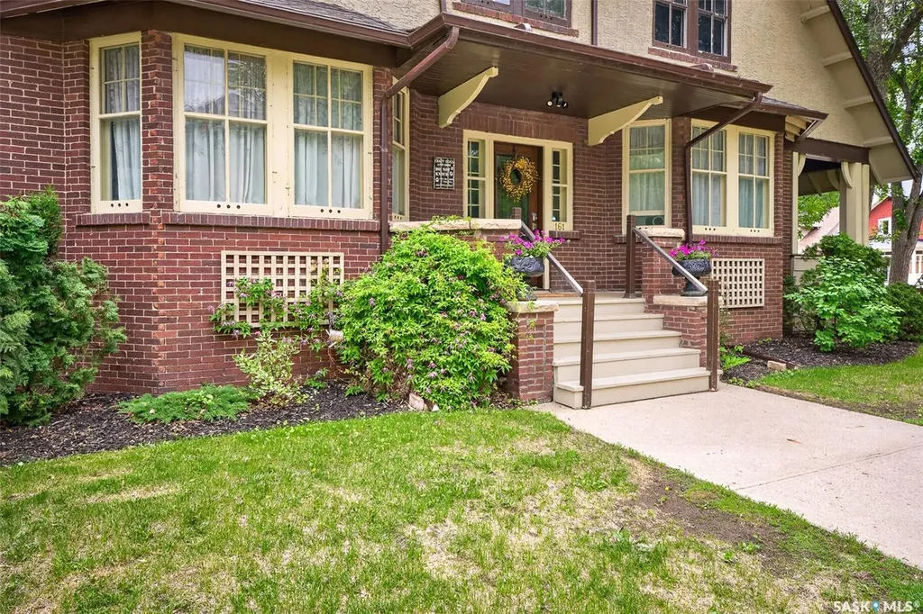 161 Marlborough Street E Moose Jaw SK S6H 0T3