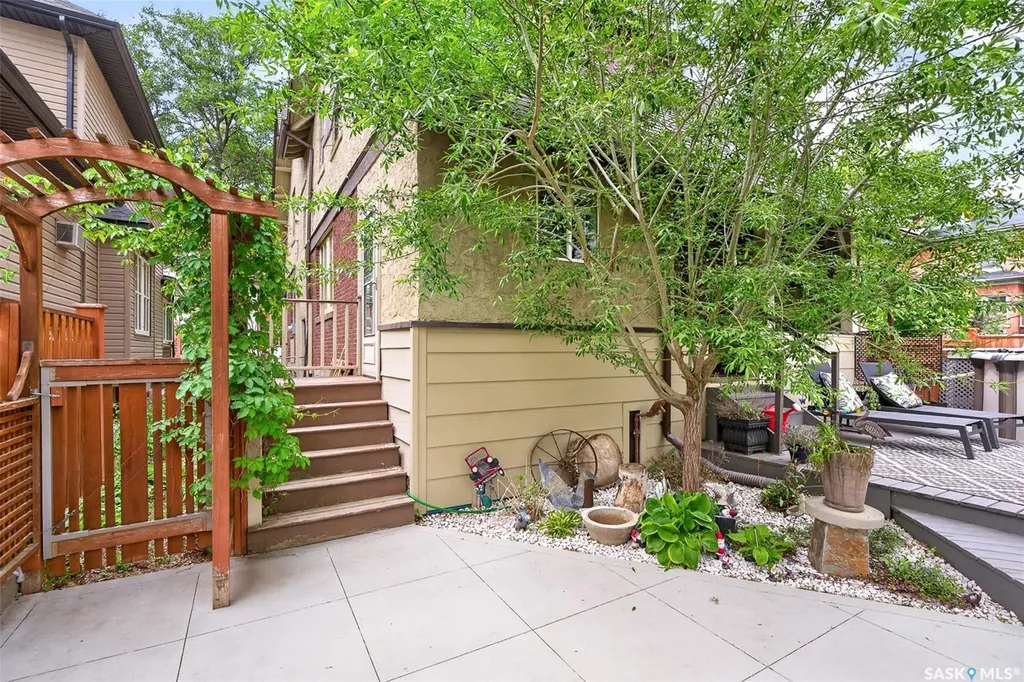 161 Marlborough Street E Moose Jaw SK S6H 0T3