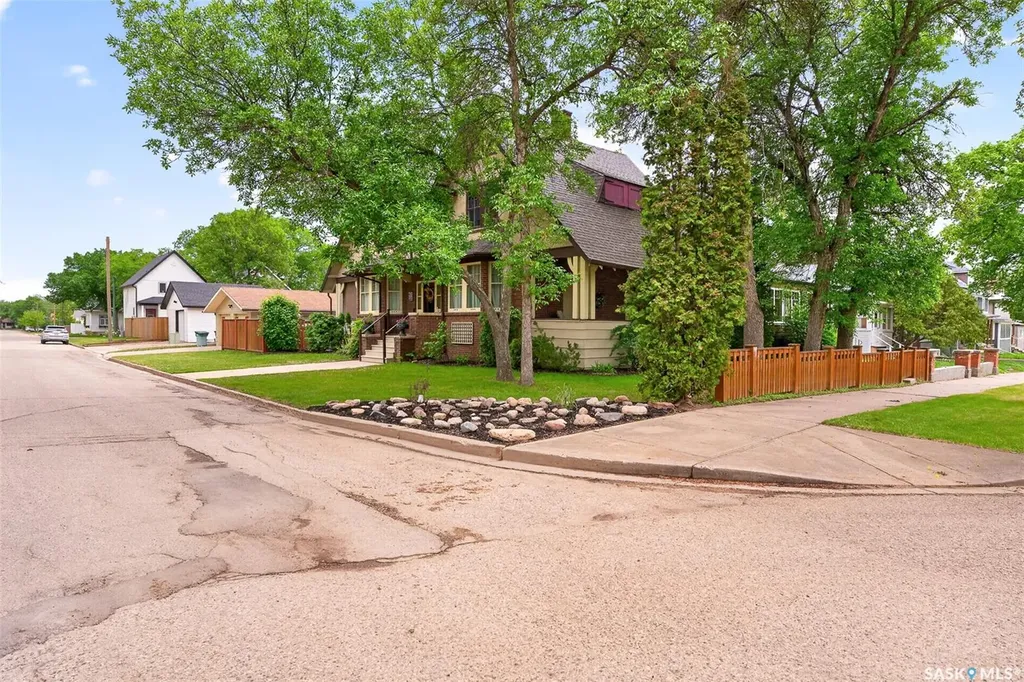161 Marlborough Street E Moose Jaw SK S6H 0T3